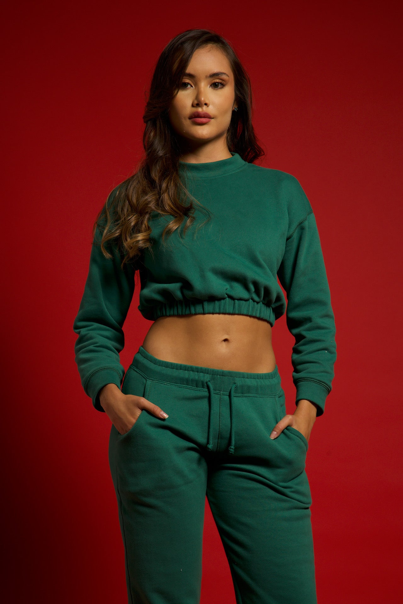 Conjunto Deportivo de Dama – Croptop con Capucha y Cuello Redondo en Algodón