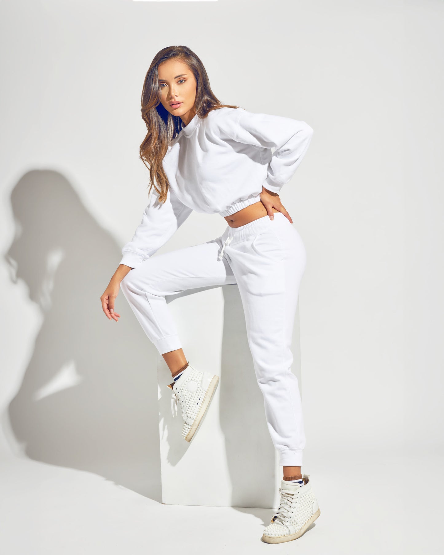 Conjunto Deportivo de Dama – Croptop con Capucha y Cuello Redondo en Algodón